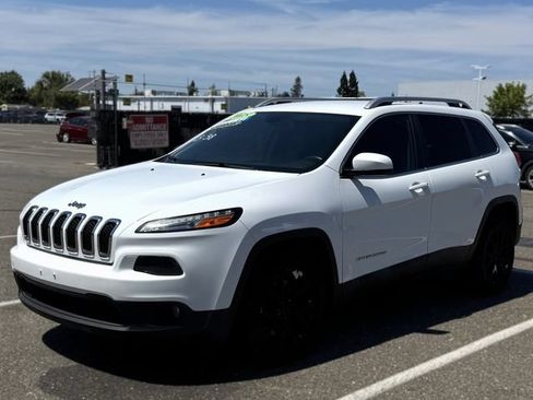 Used 2015 Jeep Cherokee Latitude FWD image 9