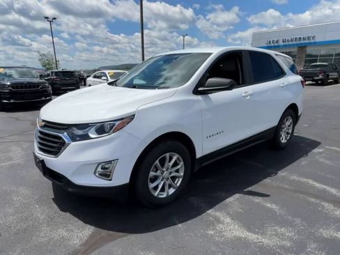 Used 2021 Chevrolet Equinox LS w/ LS Convenience Package AWD/4WD image 4