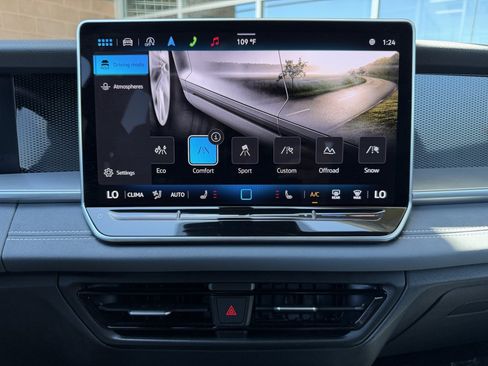 Used 2025 Volkswagen Tiguan SE R-Line AWD/4WD image 21