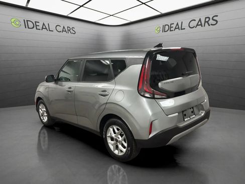 Used 2023 Kia Soul LX w/ LX Technology Package FWD image 7