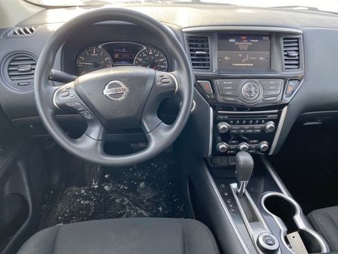 Used 2020 Nissan Pathfinder S image 6