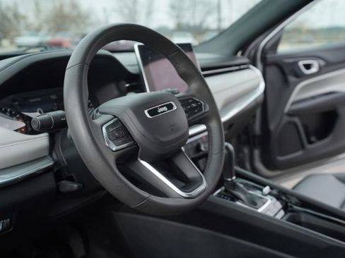 Used 2024 Jeep Compass Limited image 27