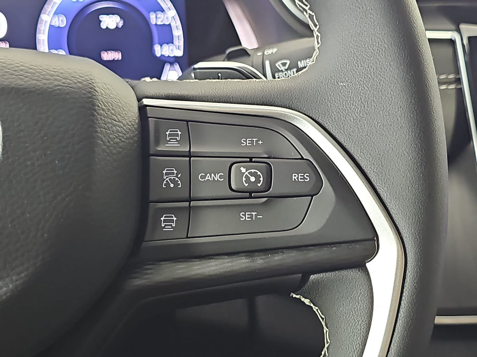 Used 2025 Jeep Grand Cherokee Laredo RWD image 17