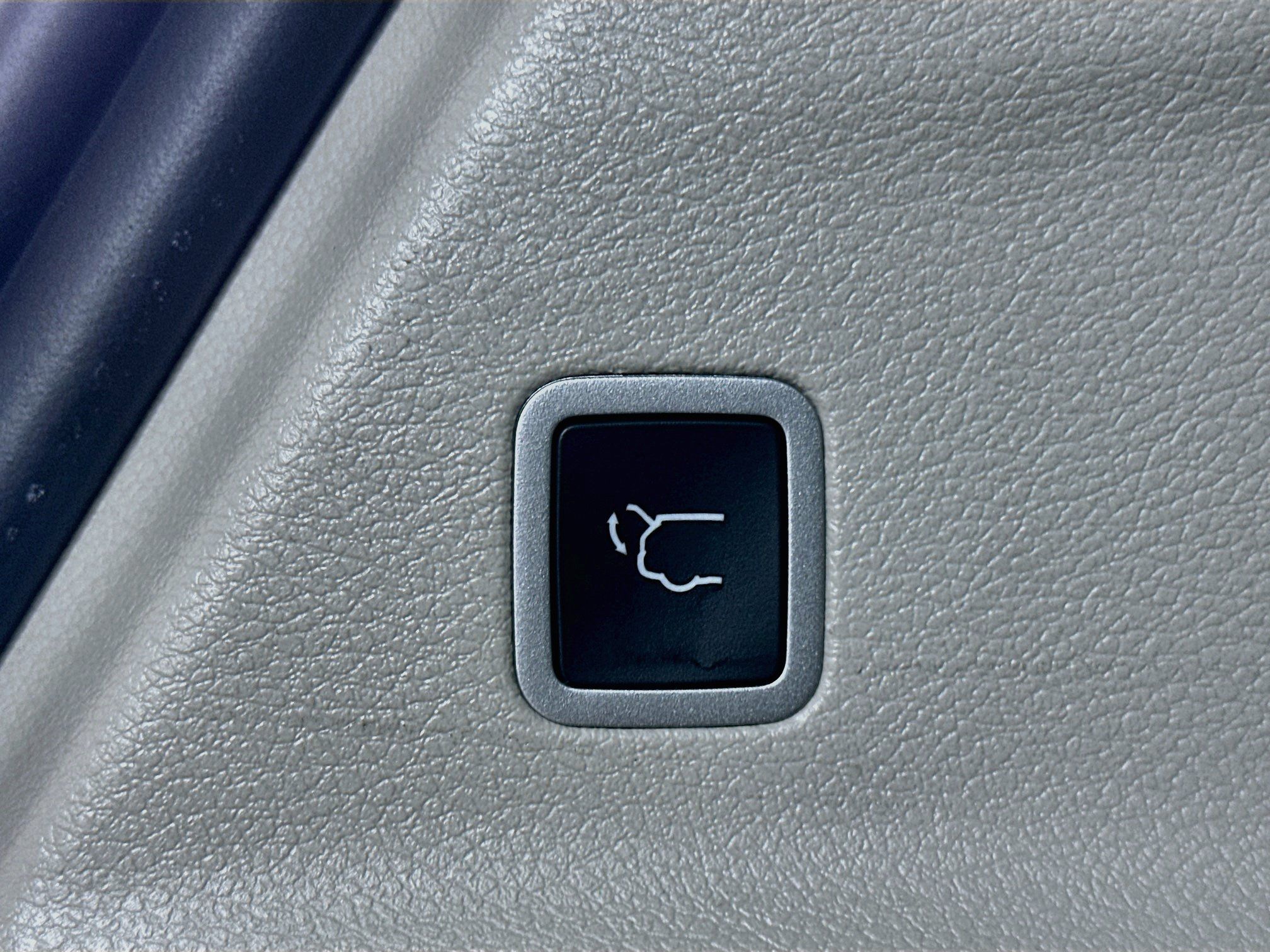 Used 2024 Chrysler Pacifica Touring-L FWD image 30
