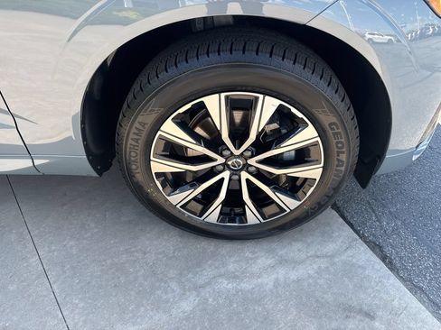Certified 2024 Volvo XC60 B5 Core w/ Protection Package Premier AWD/4WD image 12