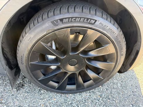 Used 2023 Tesla Model Y Long Range AWD/4WD image 12