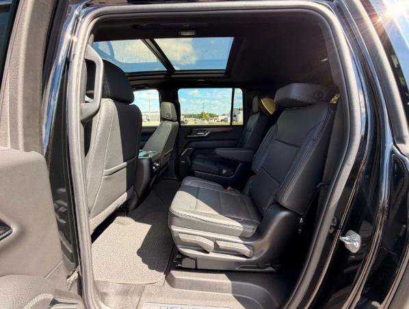 Used 2025 GMC Yukon XL Denali w/ Sun & Power Step Package AWD/4WD image 2