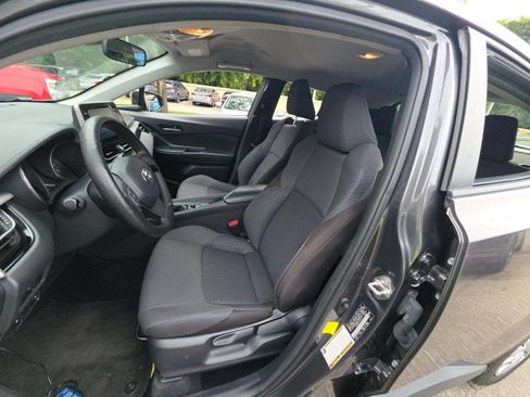 Used 2020 Toyota C-HR LE FWD image 4