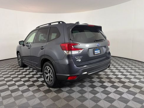 Used 2022 Subaru Forester Premium AWD/4WD image 5