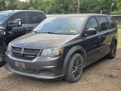 Used 2015 Dodge Grand Caravan SE w/ Quick Order Package 29E SE FWD image 3