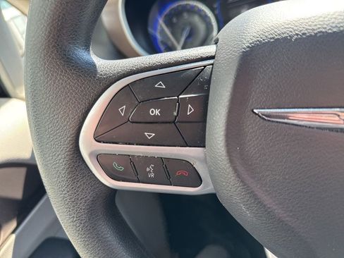 Used 2017 Chrysler Pacifica LX image 11