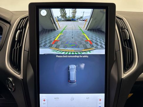 New 2024 Ford Edge SE w/ Black Appearance Package image 8