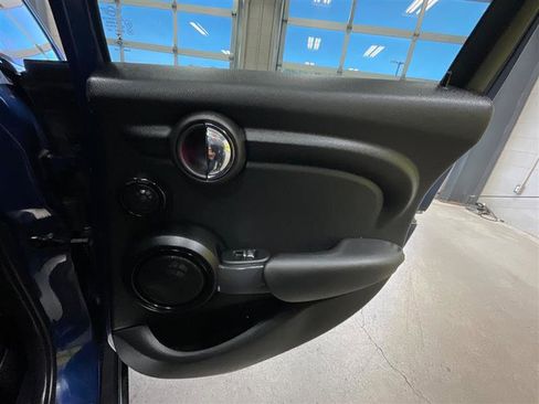 Used 2016 MINI Cooper 4-Door Hardtop image 21