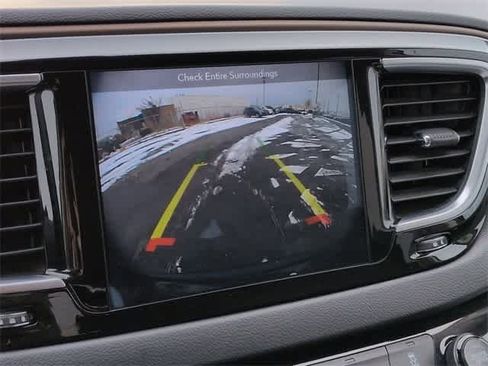 Used 2018 Chrysler Pacifica Touring-L Plus w/ Tire & Wheel Group image 31