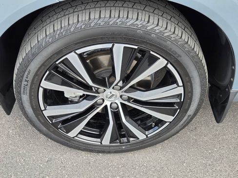Certified 2024 Volvo XC60 B5 Plus AWD/4WD image 4