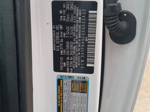 Used 2025 Kia Telluride S FWD image 3