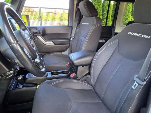 Used 2015 Jeep Wrangler Unlimited Rubicon w/ Connectivity Group AWD/4WD image 11