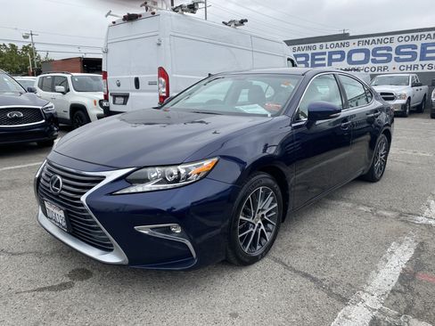Used 2016 Lexus ES 350 w/ Navigation System Package FWD image 2