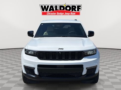 Used 2023 Jeep Grand Cherokee L Limited w/ Luxury Tech Group II image 2