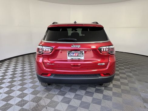 Used 2025 Jeep Compass Latitude w/ Sun & Sound Group AWD/4WD image 3