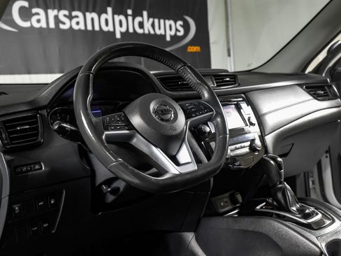 Used 2018 Nissan Rogue SV image 15