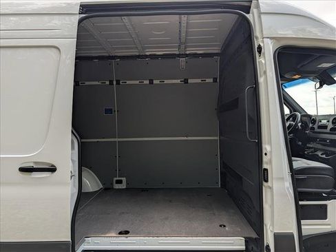 Used 2025 Mercedes-Benz Sprinter 2500 image 14