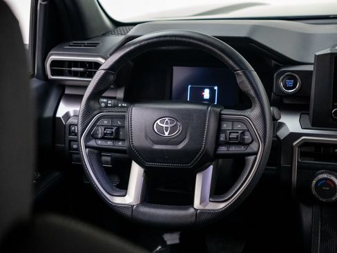 Used 2025 Toyota 4Runner SR5 AWD/4WD image 14