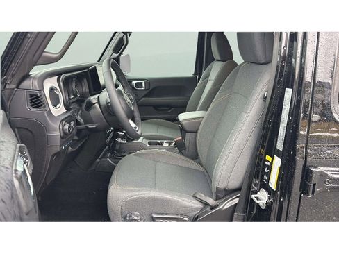 Used 2025 Jeep Wrangler Sahara w/ Safety Group image 9