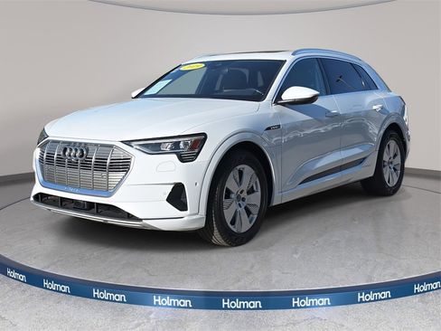 Used 2019 Audi e-tron Premium Plus image 8