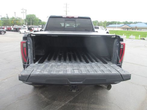 Used 2024 GMC Sierra 2500 AT4 w/ AT4 Premium Plus Package AWD/4WD image 8