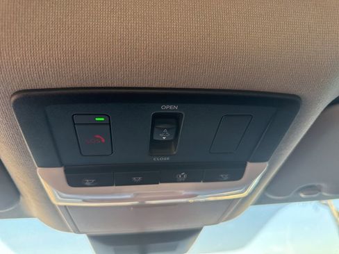 Certified 2025 Nissan Sentra SR w/ SR Premium Package image 28