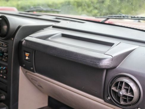 Used 2005 HUMMER H2 w/ Preferred Equipment Group image 21