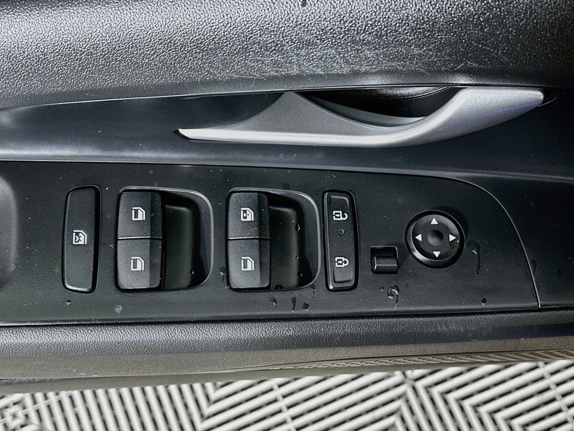 Certified 2025 Hyundai Elantra SEL FWD image 18