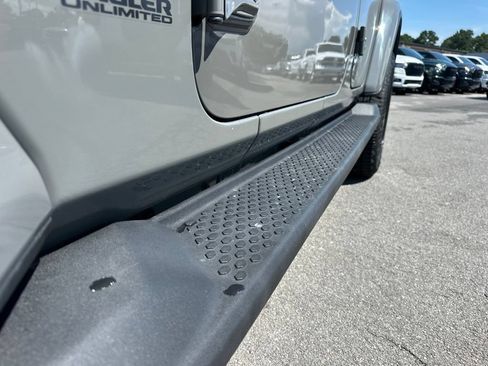 Used 2021 Jeep Wrangler Unlimited Sahara AWD/4WD image 15
