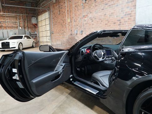 Used 2018 Chevrolet Corvette Stingray Coupe w/ Battery Protection Package image 40