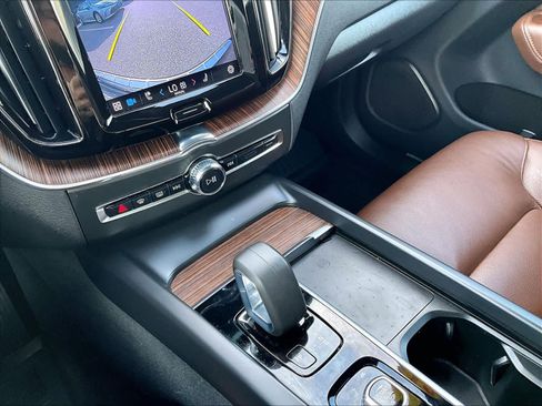 Used 2022 Volvo XC60 B5 Momentum AWD/4WD image 26