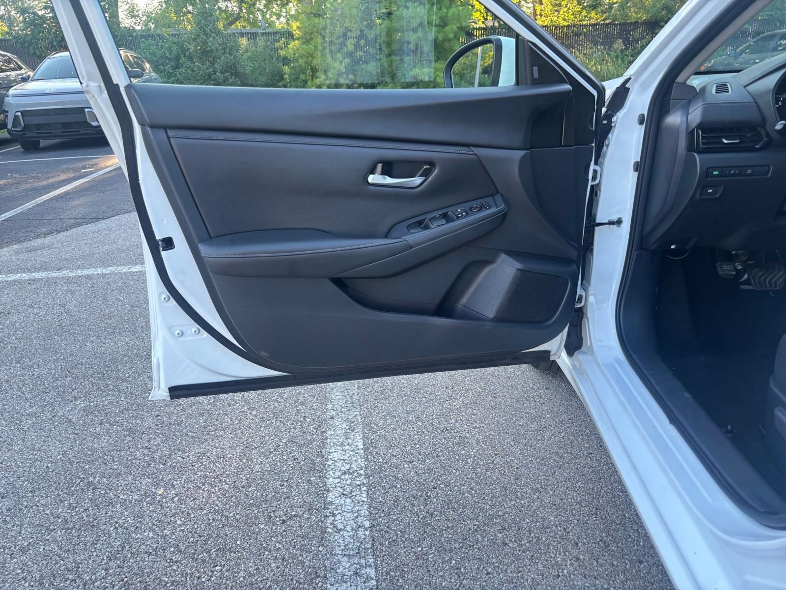 Used 2025 Nissan Sentra SV FWD image 18