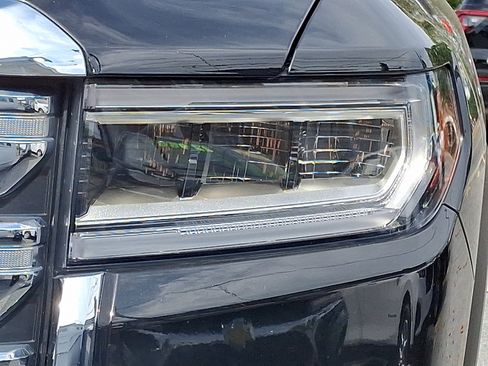 Used 2023 GMC Acadia SLE w/ Driver Convenience Package image 10