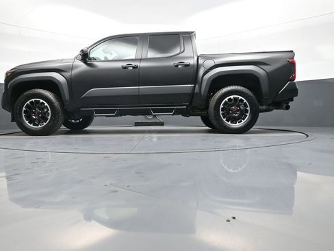 Certified 2025 Toyota Tacoma TRD Off-Road image 33
