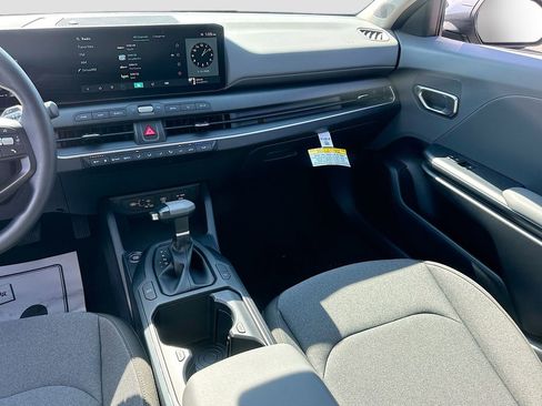 New 2025 Kia K4 LXS image 21