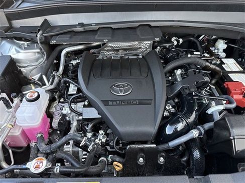 Used 2025 Toyota Grand Highlander AWD image 33