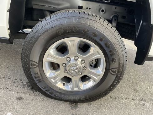 Used 2024 RAM 2500 Big Horn w/ Sport Appearance Package image 17