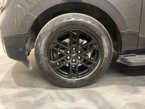 Used 2025 Ford Expedition Max Active AWD/4WD image 5