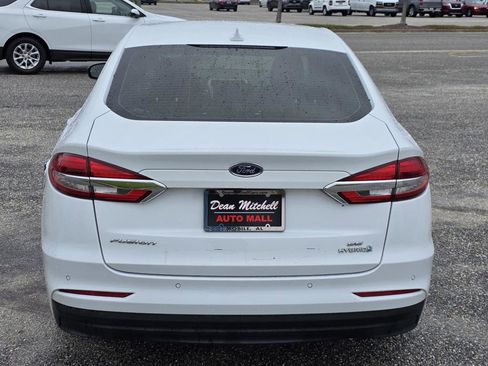 Used 2019 Ford Fusion SE FWD image 4