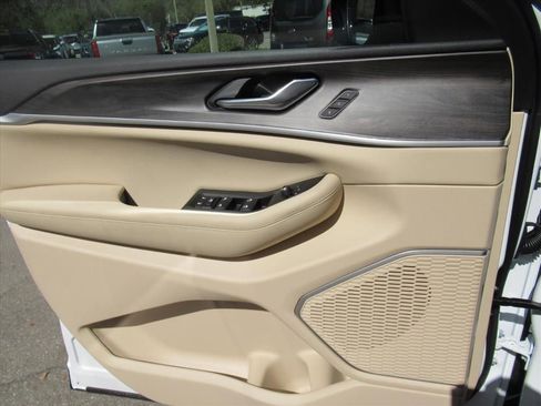 New 2026 Jeep Grand Cherokee Limited w/ Luxury Tech Group II RWD image 18
