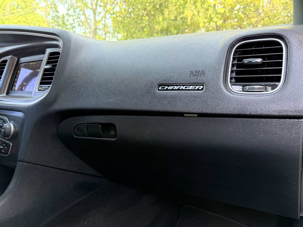 Used 2019 Dodge Charger SXT w/ Leather Interior Group RWD image 16