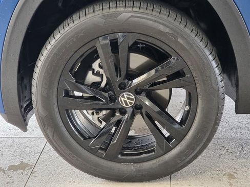 Used 2025 Volkswagen Atlas Cross Sport SEL R-Line AWD/4WD image 8