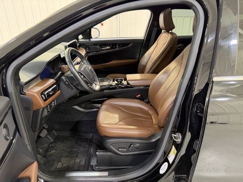 Used 2023 Lincoln Nautilus Reserve image 11