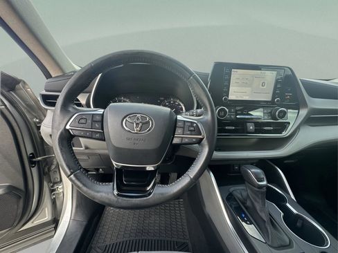 Used 2021 Toyota Highlander XLE image 10
