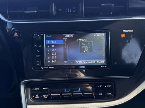 Used 2018 Toyota Corolla iM image 21